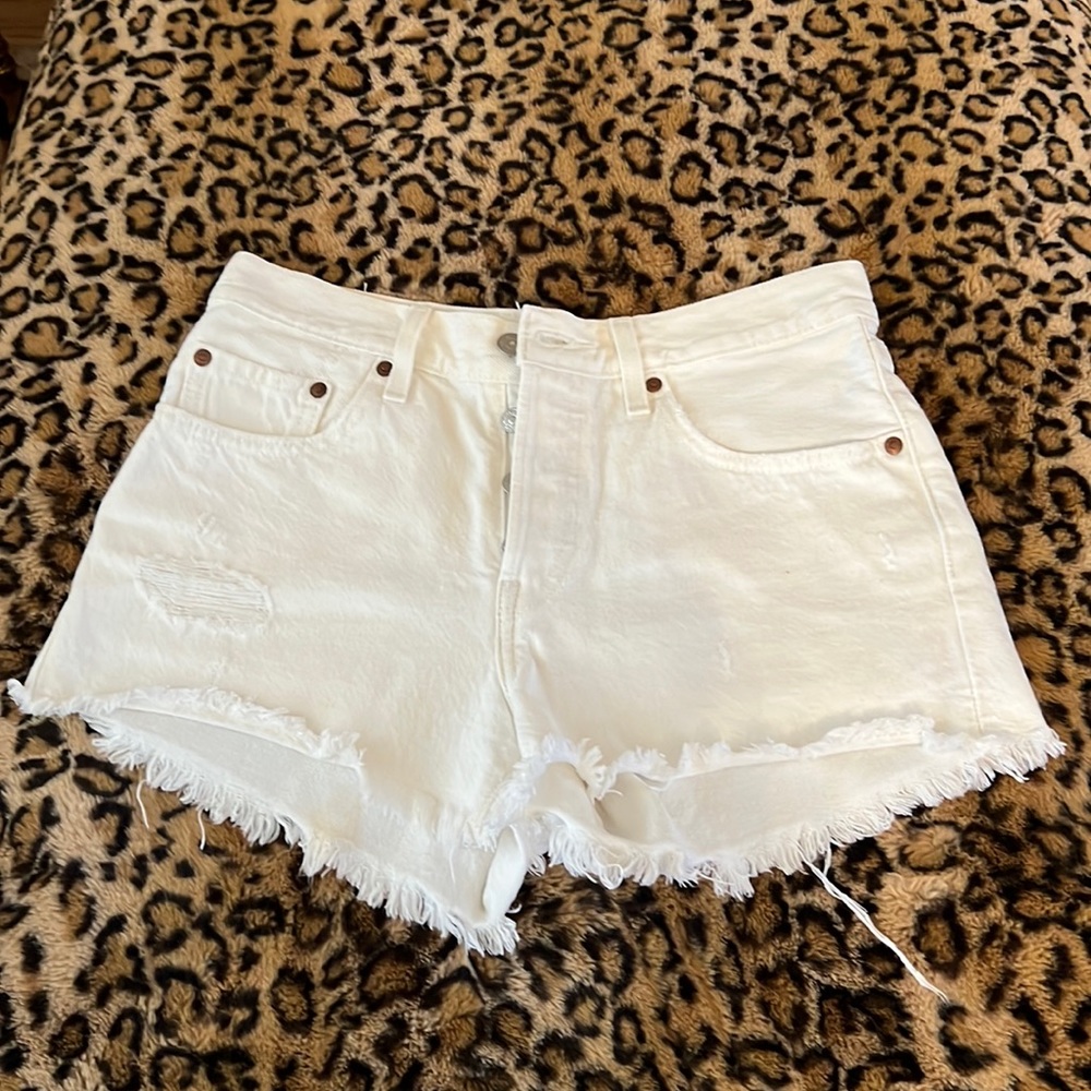Levi’s premium 501 button fly white distressed shorts - Picture 2 of 8
